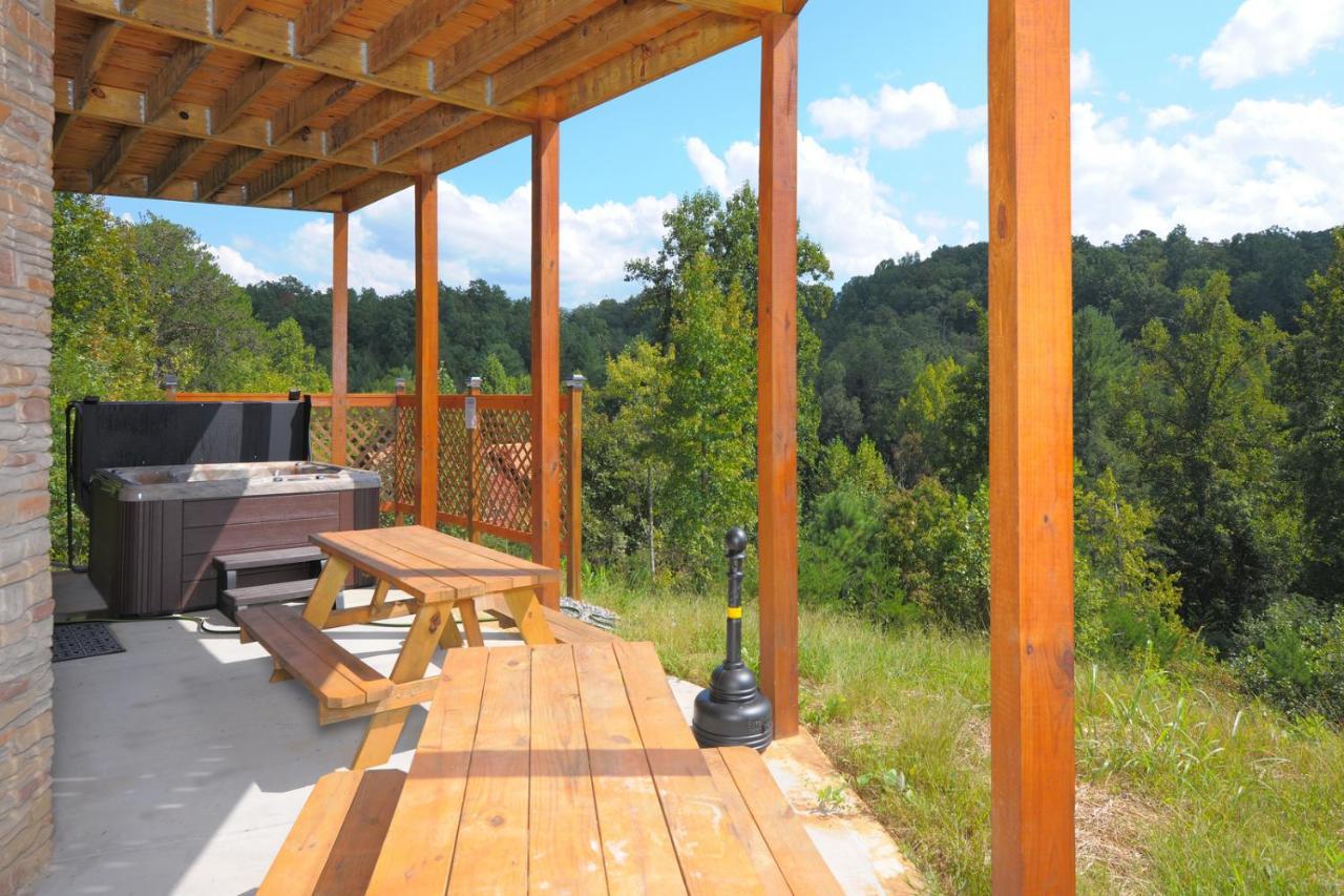 Ridge View Lodge Nature And Mountain View - Hot Tub - Firepit - Yard - Games Gatlinburg Bagian luar foto