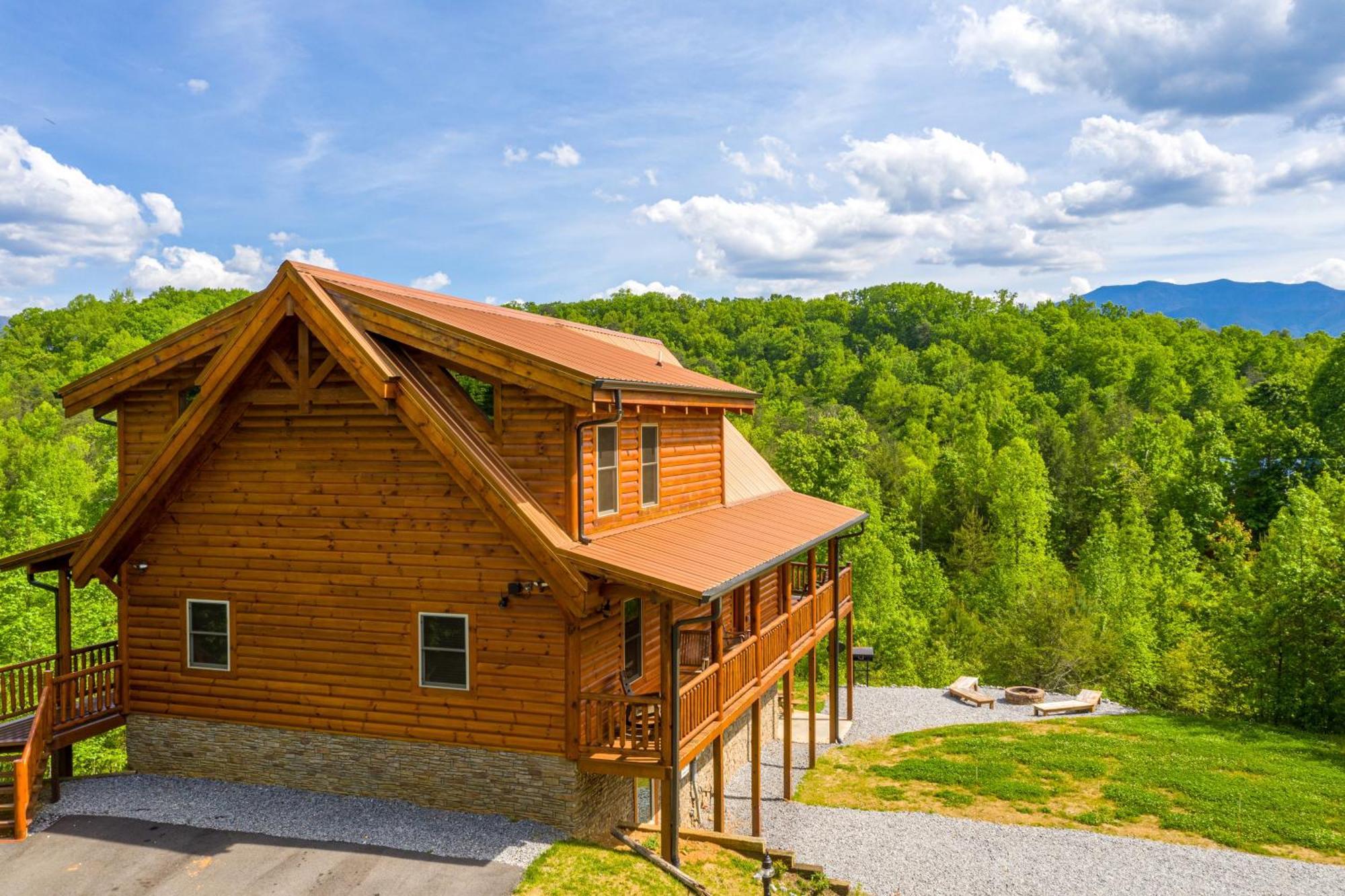 Ridge View Lodge Nature And Mountain View - Hot Tub - Firepit - Yard - Games Gatlinburg Bagian luar foto