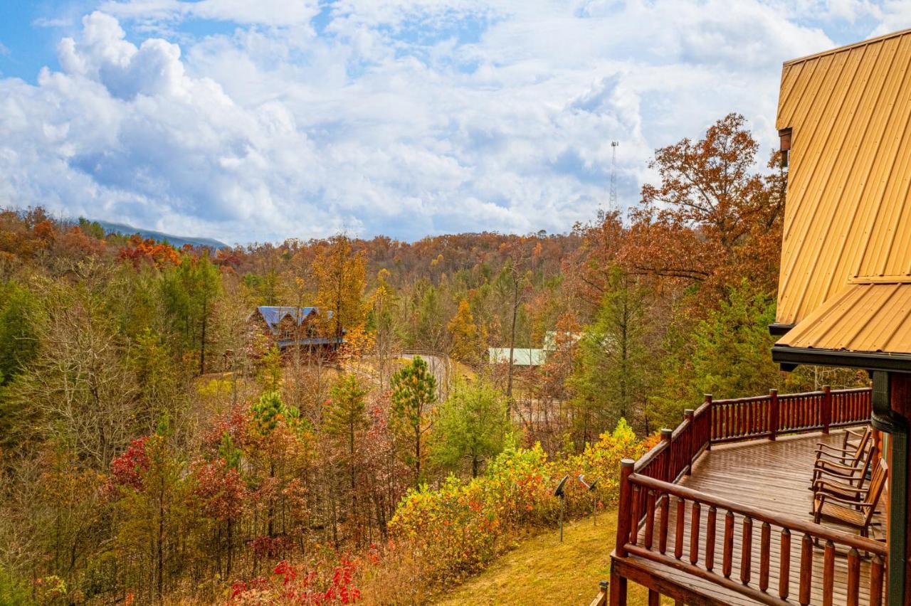 Ridge View Lodge Nature And Mountain View - Hot Tub - Firepit - Yard - Games Gatlinburg Bagian luar foto