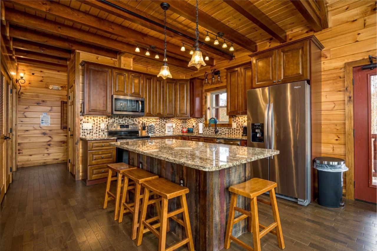 Ridge View Lodge Nature And Mountain View - Hot Tub - Firepit - Yard - Games Gatlinburg Bagian luar foto