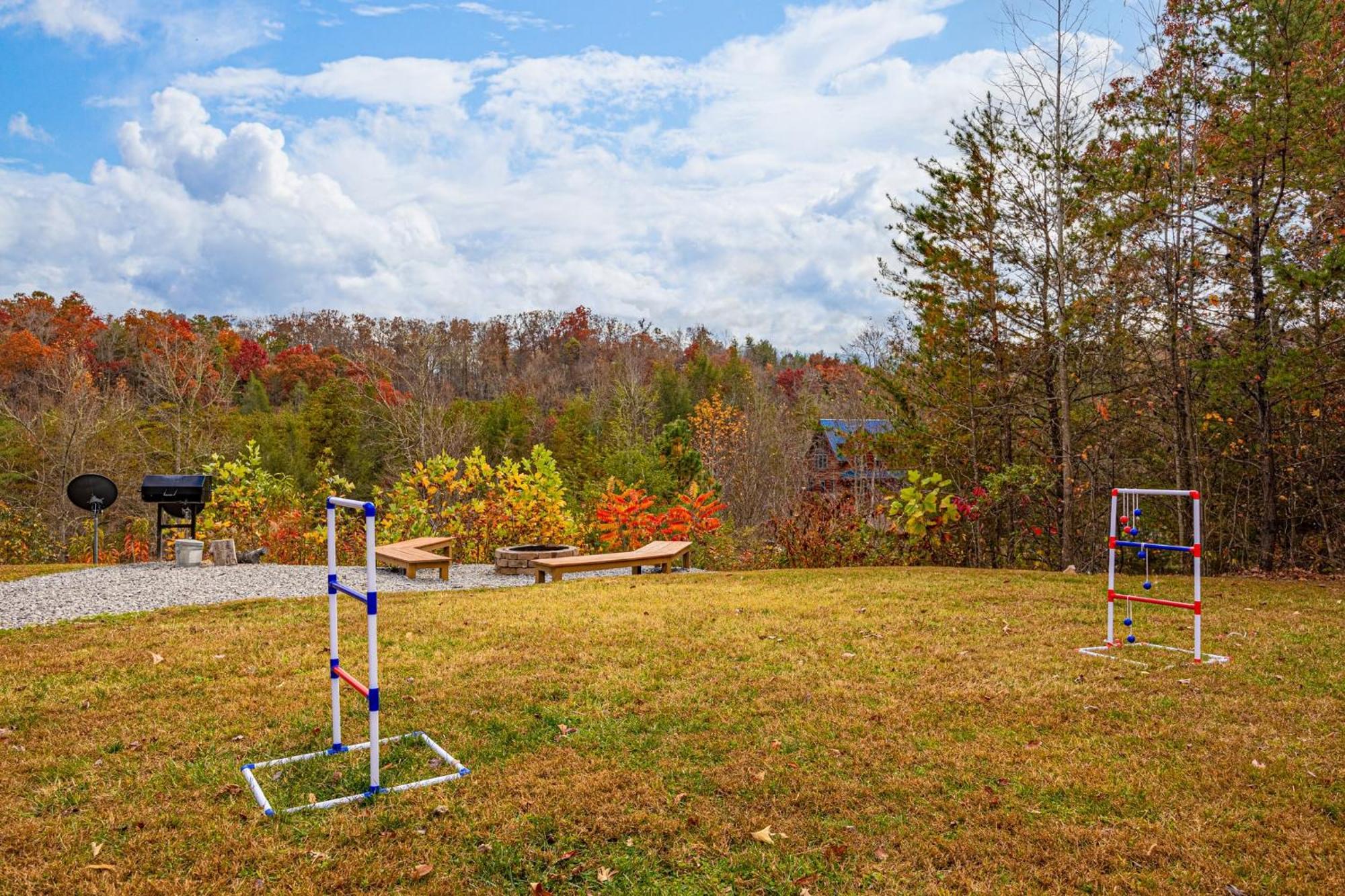 Ridge View Lodge Nature And Mountain View - Hot Tub - Firepit - Yard - Games Gatlinburg Bagian luar foto