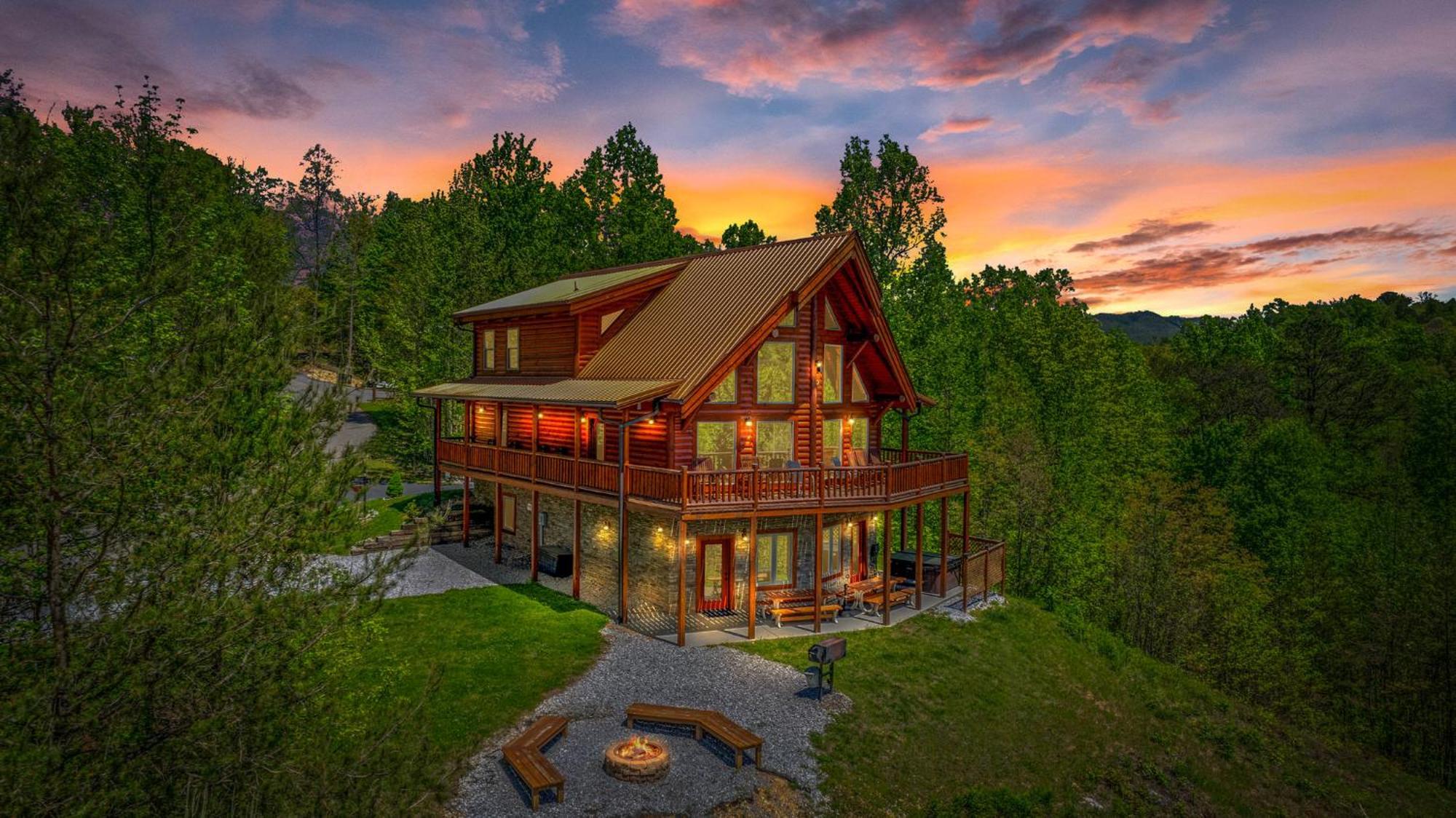 Ridge View Lodge Nature And Mountain View - Hot Tub - Firepit - Yard - Games Gatlinburg Bagian luar foto