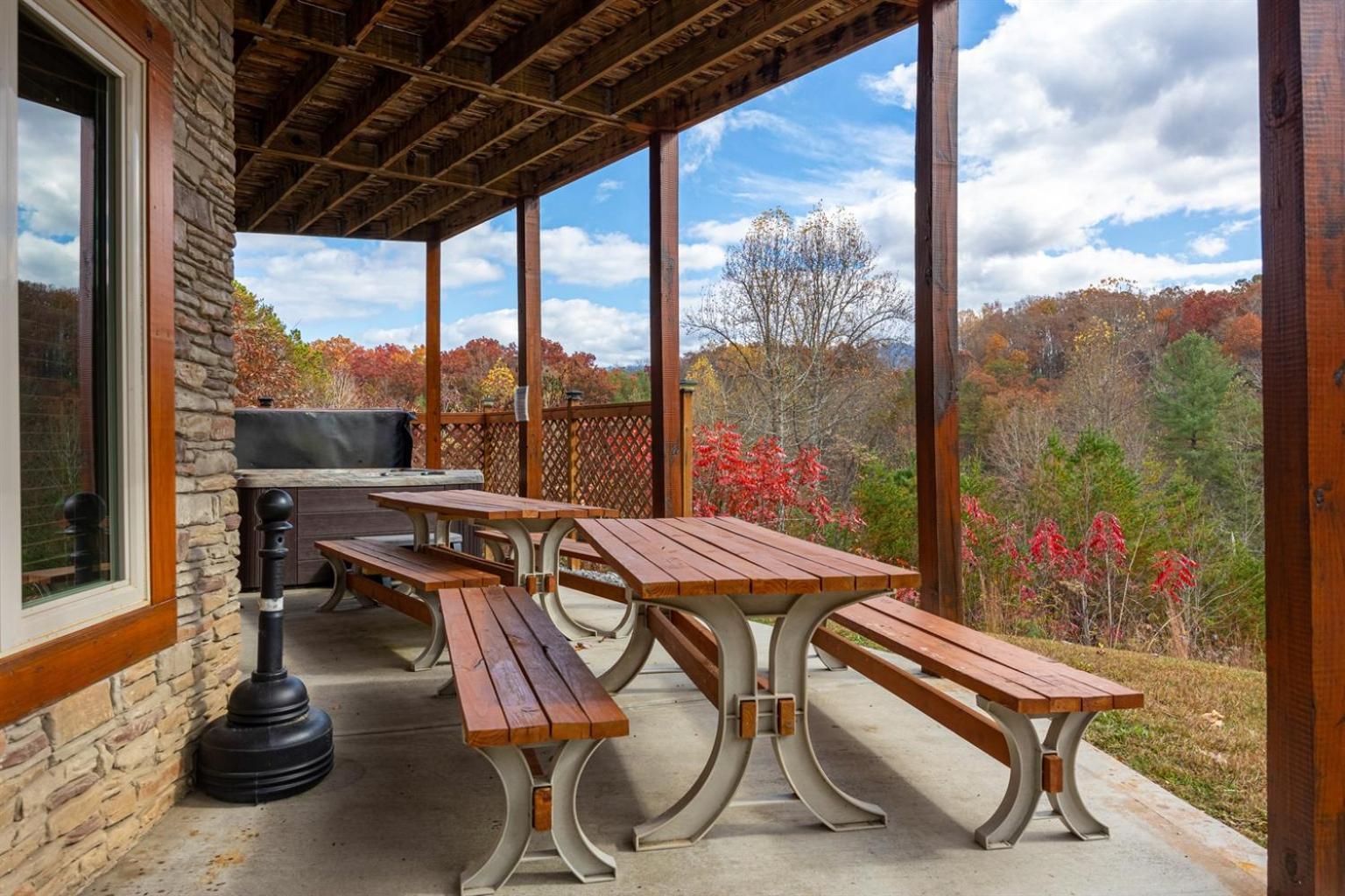 Ridge View Lodge Nature And Mountain View - Hot Tub - Firepit - Yard - Games Gatlinburg Bagian luar foto