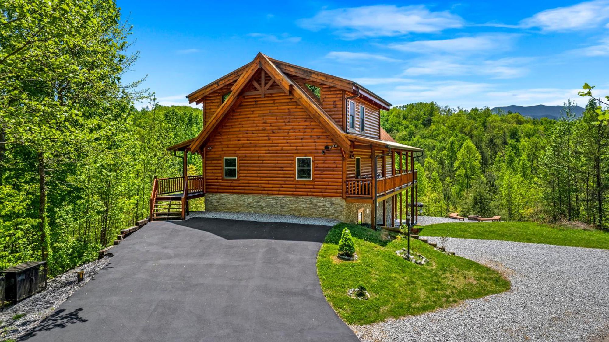 Ridge View Lodge Nature And Mountain View - Hot Tub - Firepit - Yard - Games Gatlinburg Bagian luar foto