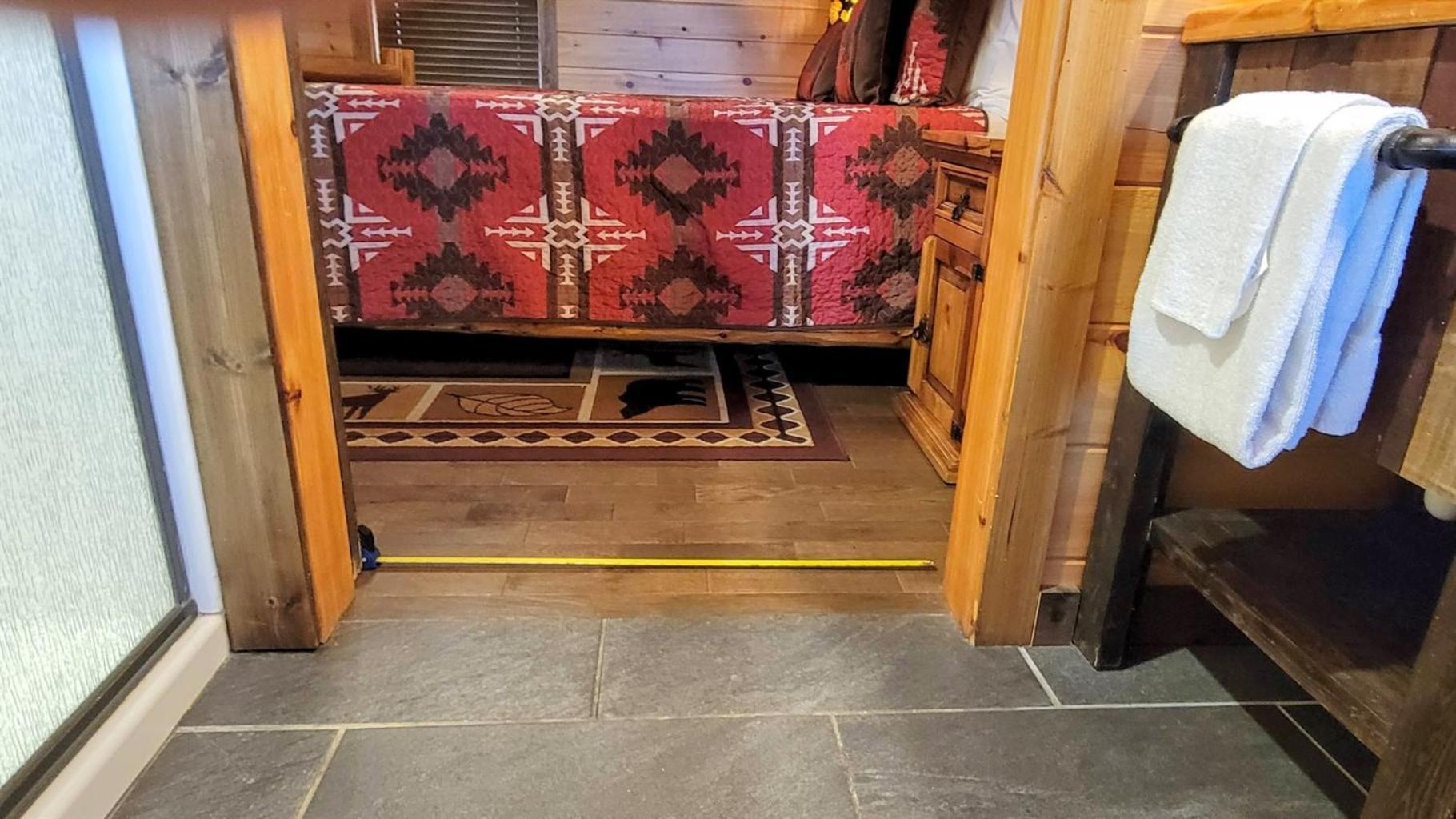 Ridge View Lodge Nature And Mountain View - Hot Tub - Firepit - Yard - Games Gatlinburg Bagian luar foto